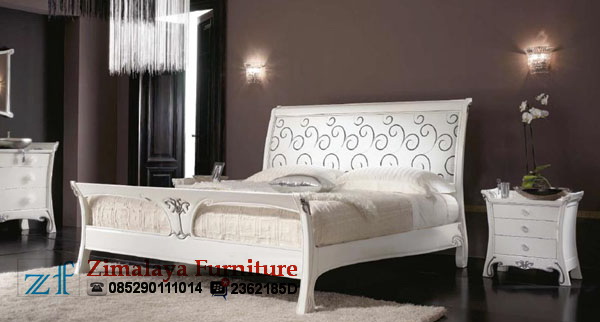Tempat Tidur Warna Putih