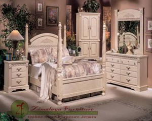 Set Tempat Tidur Antik