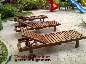 Kursi Kolam Renang