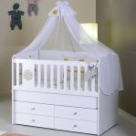 Box Bayi Warna Putih Kelambu