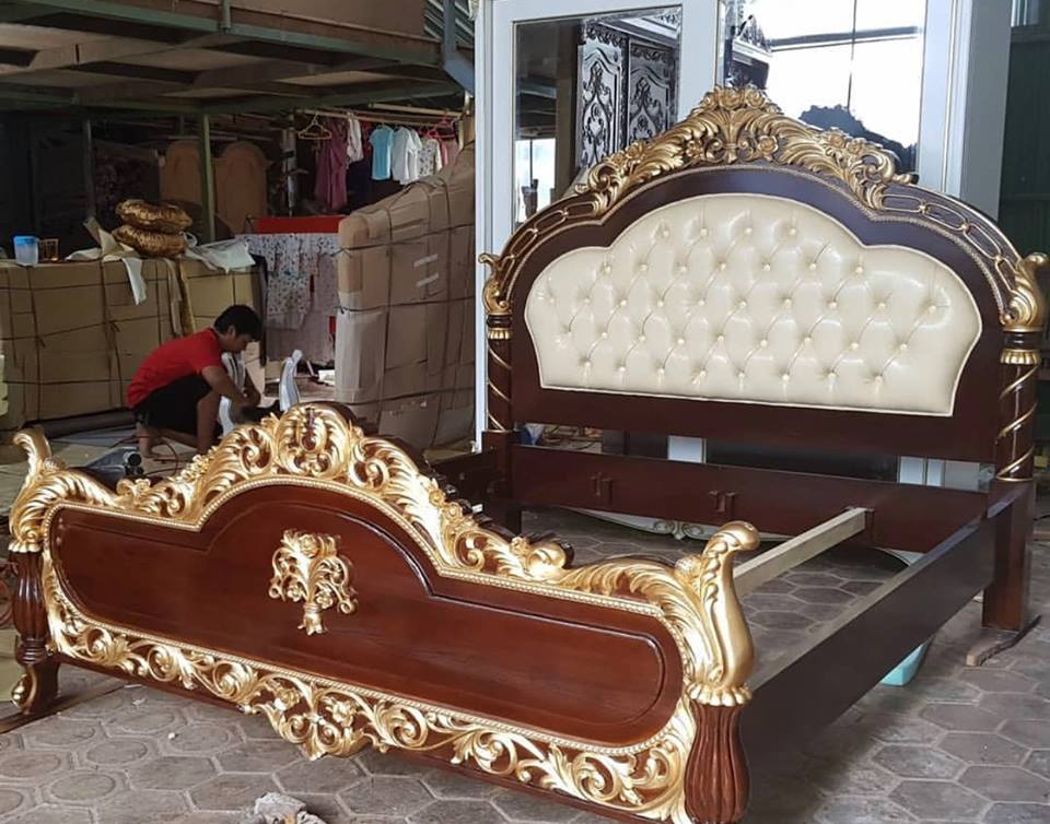 Tempat Tidur Jati Ukir Emas