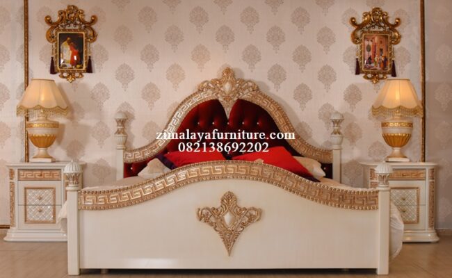 Tempat Tidur Kayu Ukir Model Barcelona